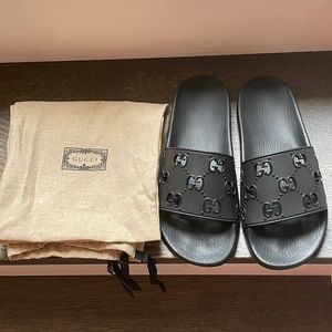 Brand new never worn GUCCI Slides .size Eu 40